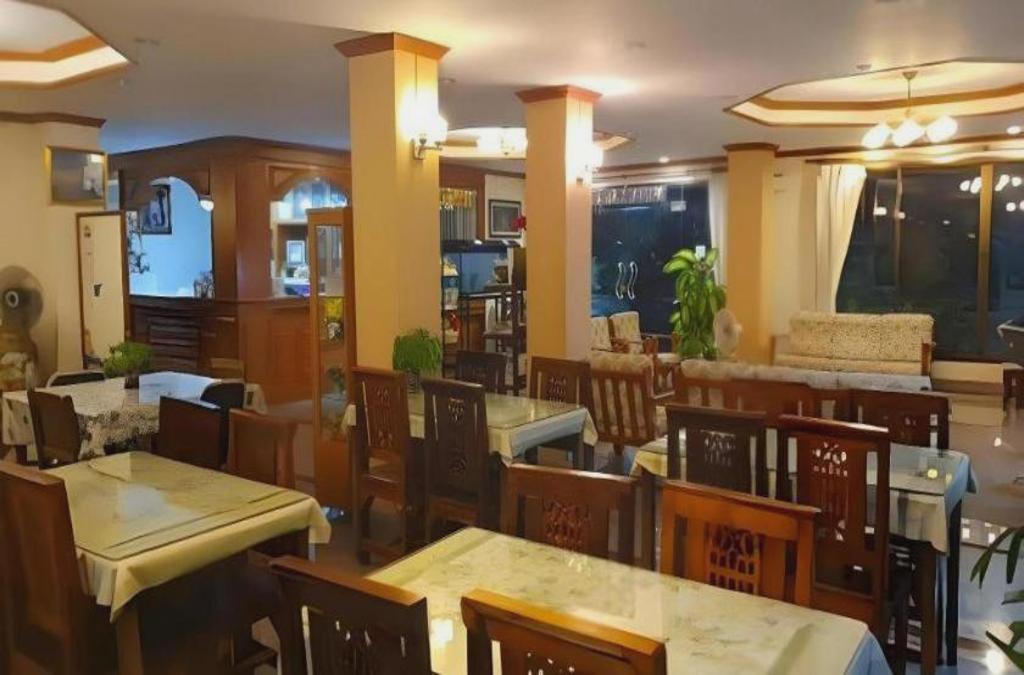 Ritzy House Hotel