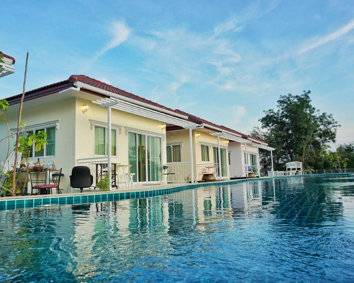 Sky and water resort