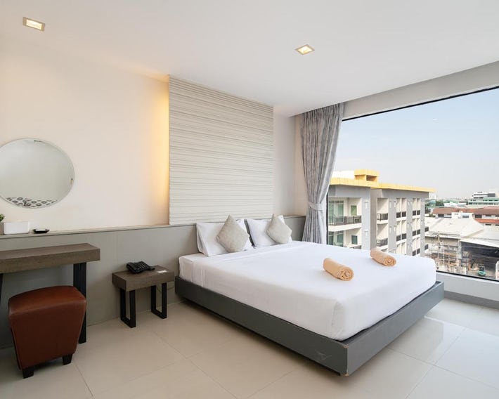 Leenova Hotel