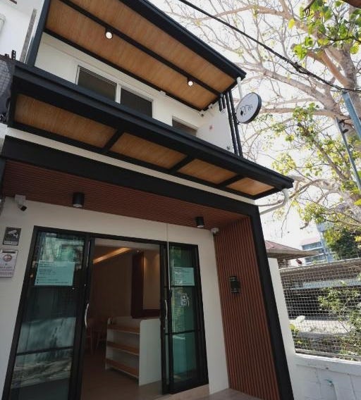 Risa Hostel - Female Only for Solo Travelers