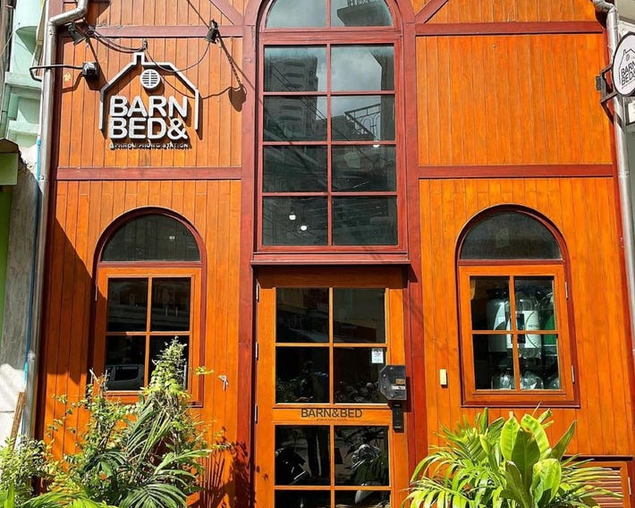 Barn & Bed Hostel at BTS Phrom Phong