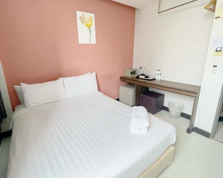 Nantra Ekamai, Bangkok