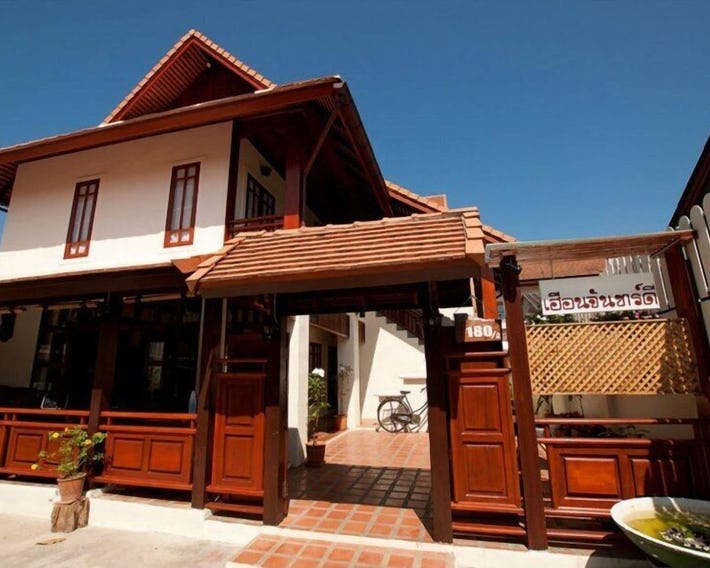 Huenchandee Hotel