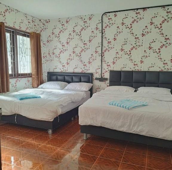 D​ Luck​ Hostel
