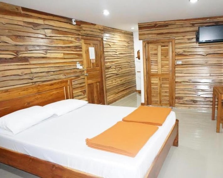 Thongphaphum Place