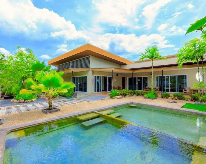 Saline Hot Spring Resort นำ้พุร้อนเค็ม รีสอร์ท