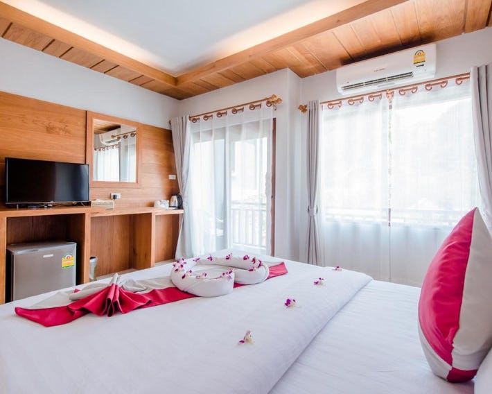 Lanta Ray Bay Hotel