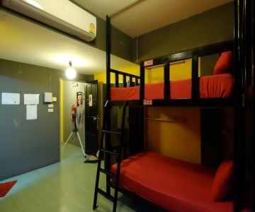 Let It Bee Econo Hostel