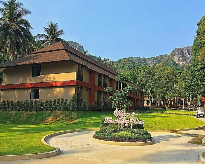 Tonsai Bay Resort