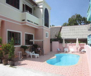 Bella Tropicana Hotel & Guesthouse