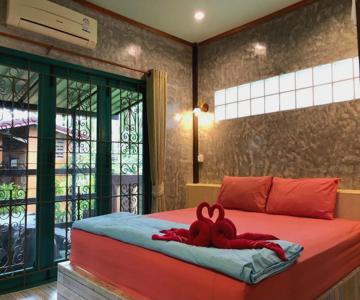 Pop Riverside Homestay