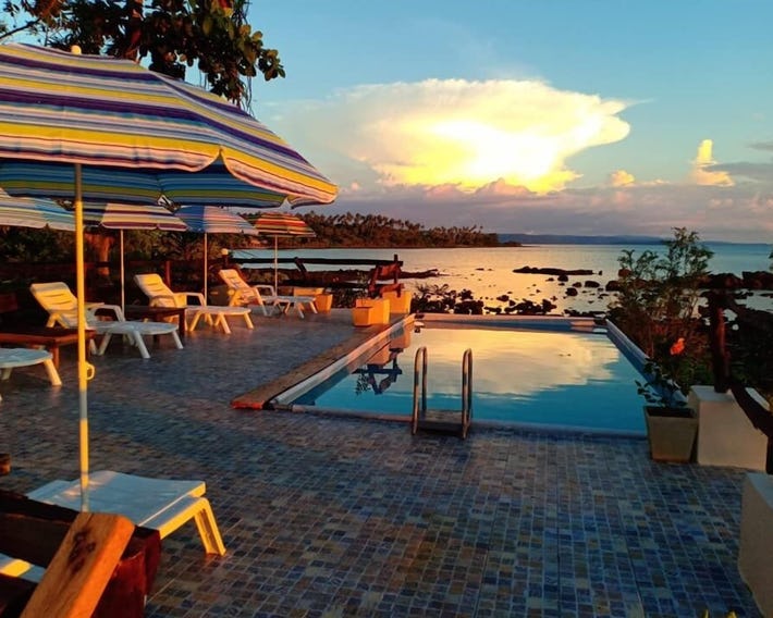 Banana Sunset Bar & Bungalows