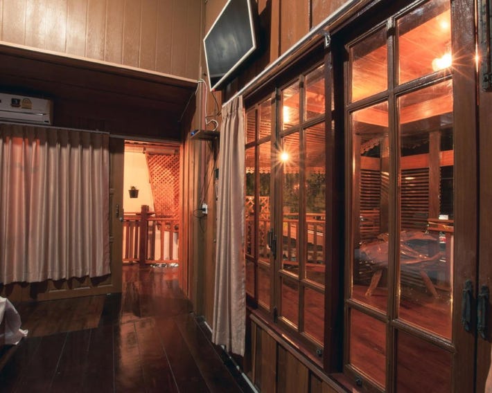 The history cafe' & guesthouse