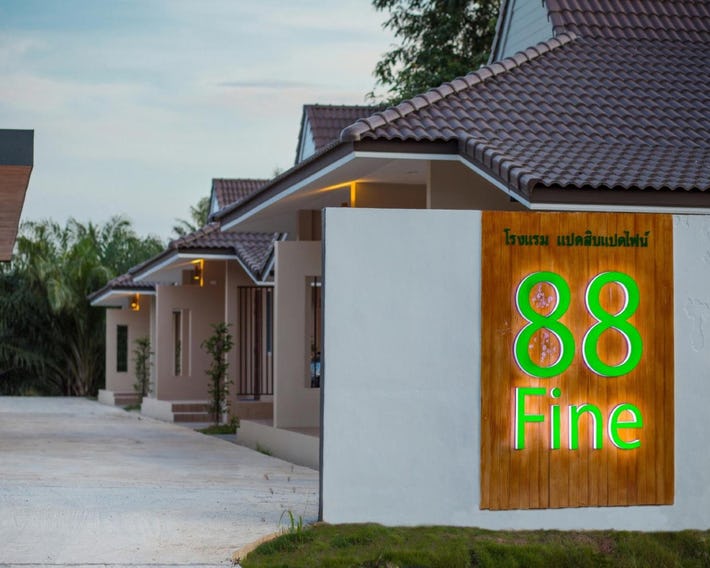 88 Fine Hotel at Suratthani Airport