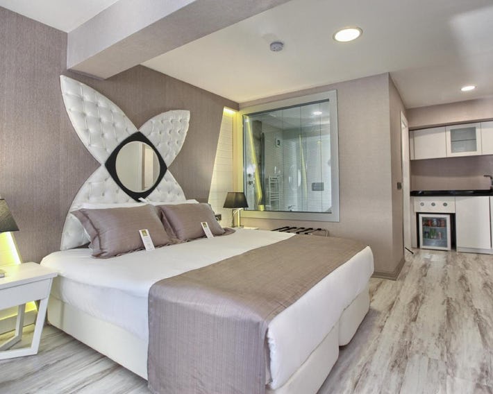 Demonti Hotel