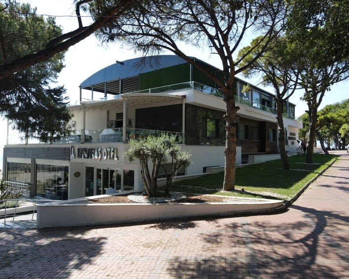 Karakas Hotel