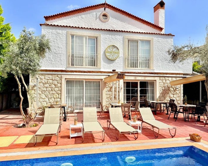 Rebetiko Hotel