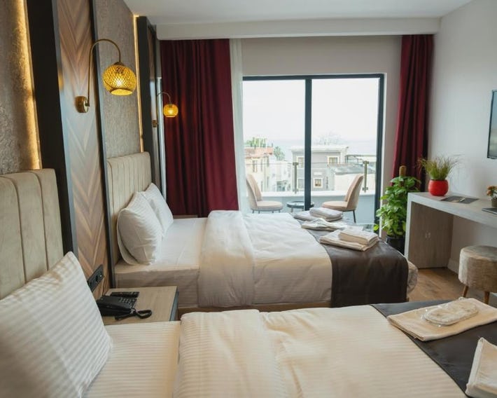 Linda Port Hotel
