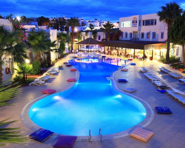 Club Paloma Apartments