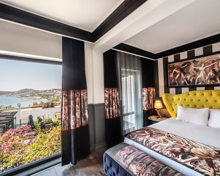 Art & Interiors Boutique Hotel