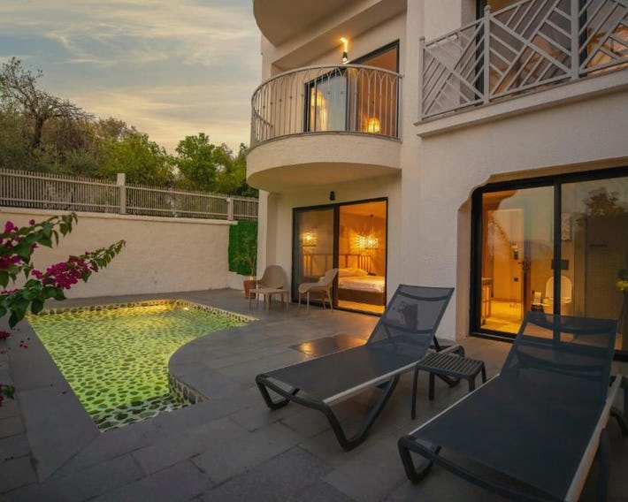 Icon Beach Suites Hotel Sovalye Island