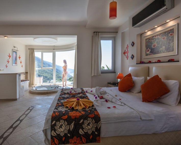 Tropical Deluxe Hotel