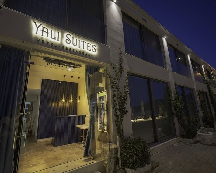 Yali Suites Hotel