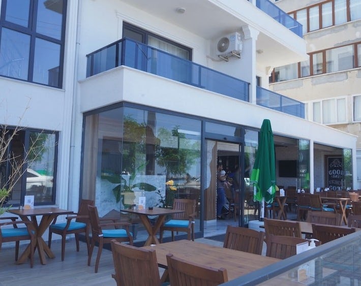 The Lavington Beach Hotel