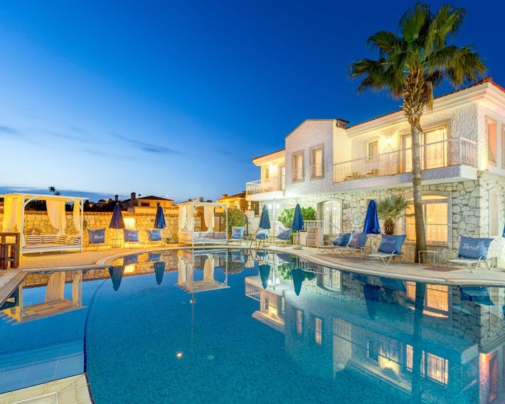 Alaroof Hotel