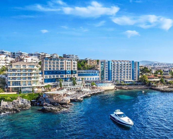 Charisma De Luxe Hotel