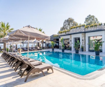 Moyo Luxury Boutique Hotel & Beach