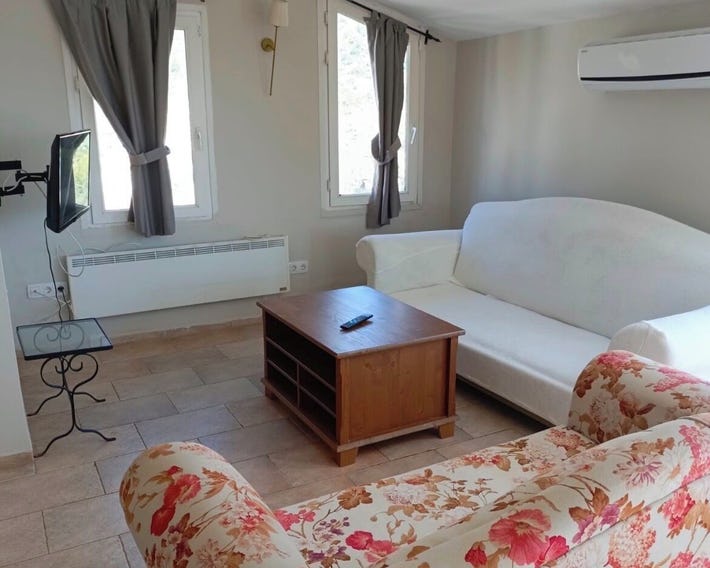 Es Apartments