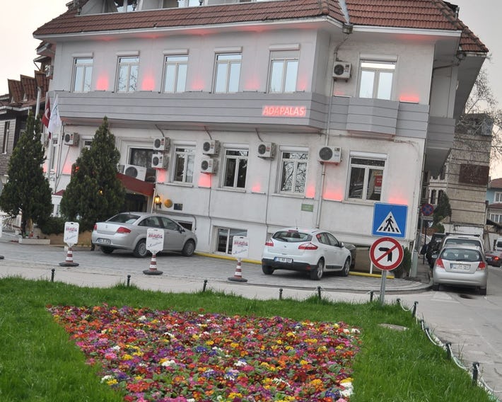 Adapalas Hotel