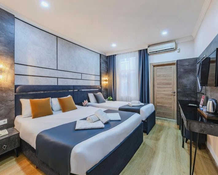 La Pazza Suites