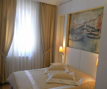 Hotel La White