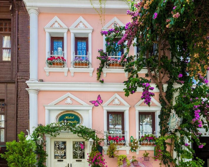 Romantic Hotel
