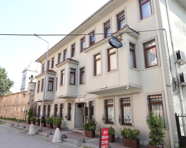 Ramparts Hotel
