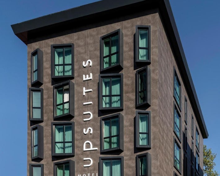 Upsuites Hotel
