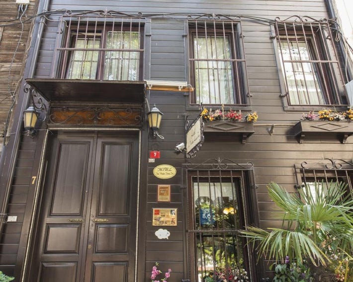 Naz Wooden House Inn