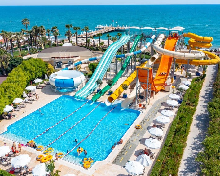 Bellis Deluxe Hotel & Heated for Winter Aqua Park