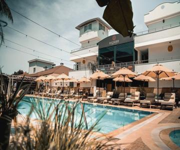 Esquire Hotel & Lounge