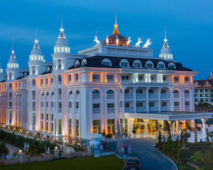 Side Royal Palace