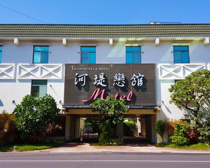 The Riverside Hotel & Motel