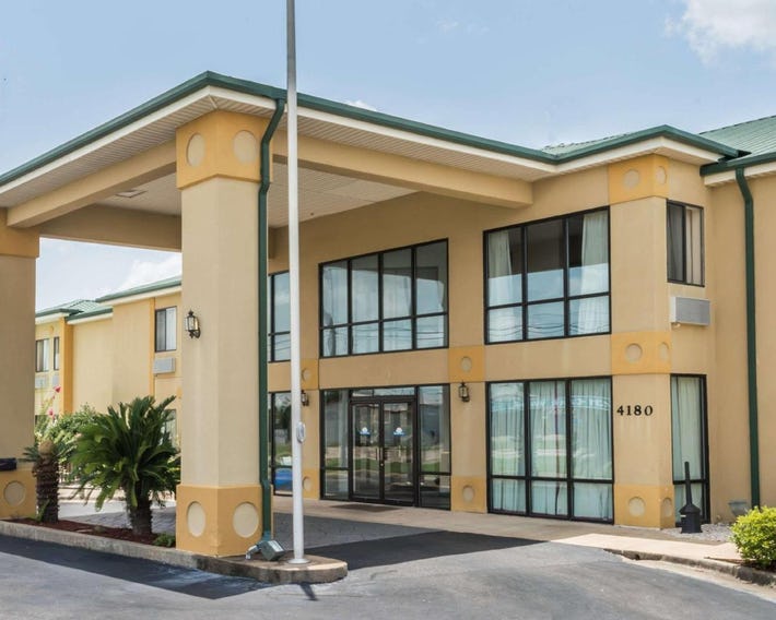 Days Inn by Wyndham Montgomery