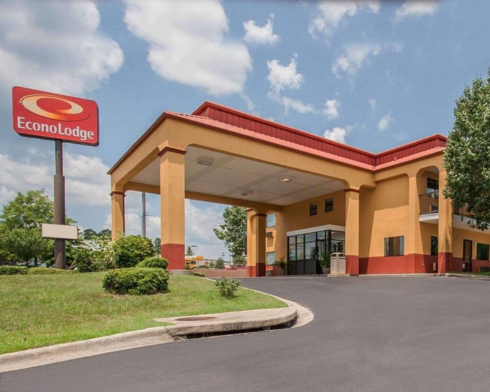 Econo Lodge Inn & Suites