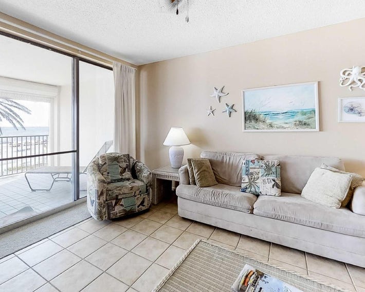 Pelican Pointe 302