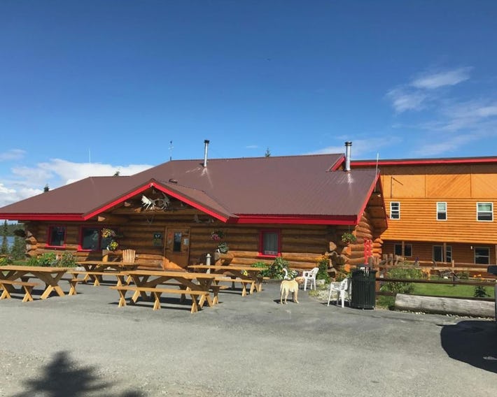 Lake Louise Lodge, Alaska