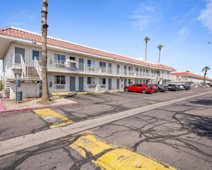 Super 8 by Wyndham Phoenix West