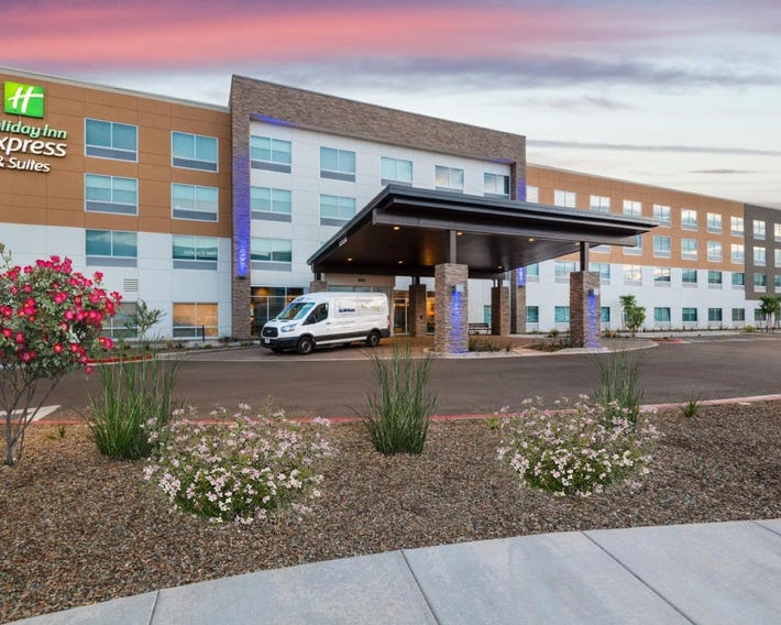 Holiday Inn Express & Suites - Phoenix - Airport North by IHG