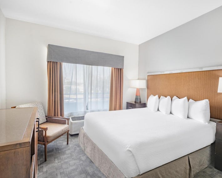 Ramada by Wyndham Bakersfield